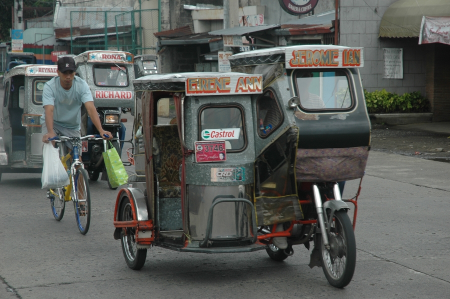 Tricycle philippin.JPG