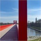 Passerelle rouge